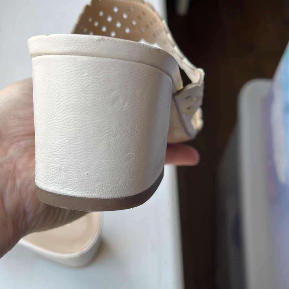 Ann Taylor cream sandals with block heel - Picture 7 of 8